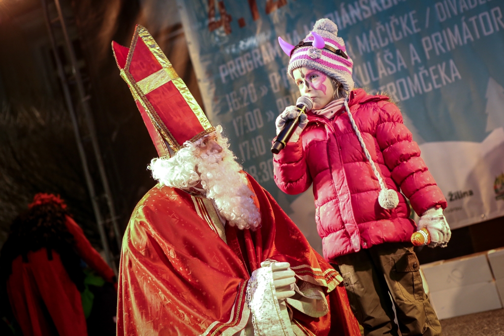 Nikolo in Zilina am 4. Dezember 2015